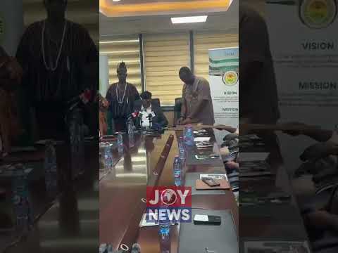 DVLA presents branded souvenirs to Ga Mantse during his visit to the Authority’s Head Office