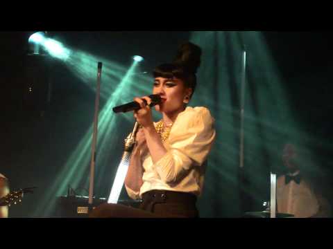 Natalia Kills Love Is A Suicide live in Vienna 16/9/2011