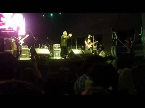 Horas muertas / Tan cerca - Los Pixel (Festival Ni Tan Nuevas Bandas 2011)