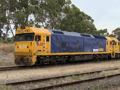 Steel Train in Australia - Pacific National Broad Gauge Railway - PoathTV