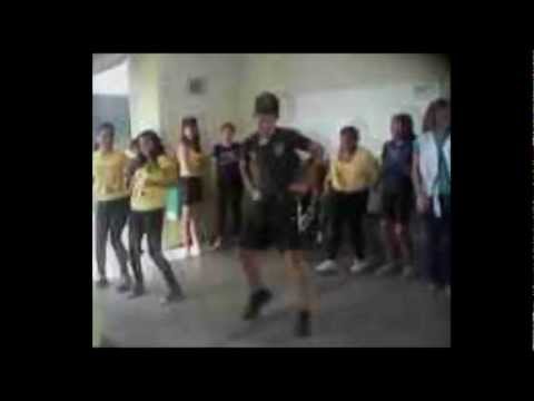 Dançando Gangnam Style na escola