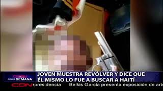 Joven muestra revólver y dice que él mismo lo fue a buscar a Haití