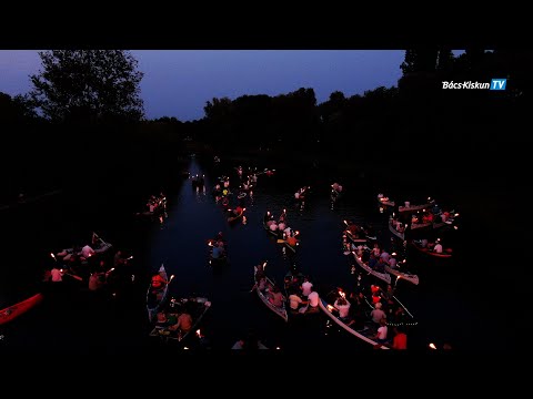 Dusnok fáklyás csónakázás