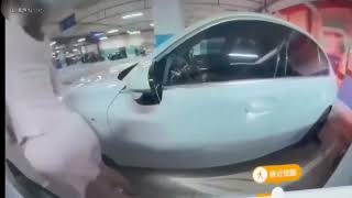 [問卦] 哨兵模式錄到一個妹仔奶子摩擦到車了?