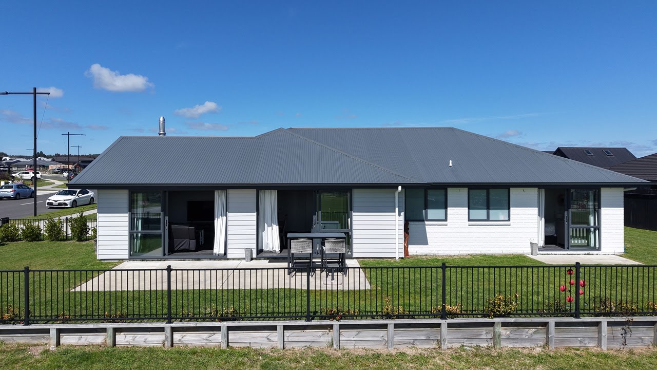 Vacant, Stylish, Ready to Enjoy With Lake Views