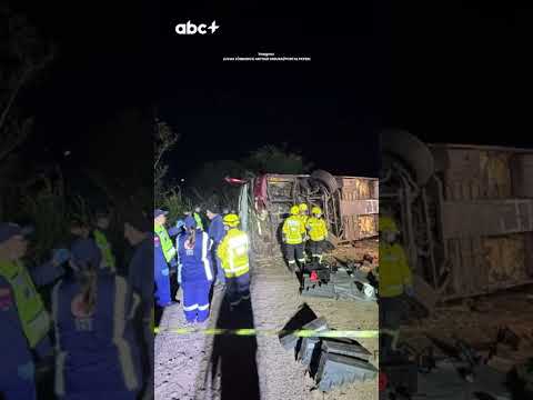 Ônibus que saiu de Gramado com 67 pessoas tomba e deixa mortos em Santa Catarina