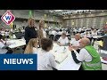 Tellen stemmen Provinciale Statenverkiezingen in de  Fokkerterminal - OMROEP WEST