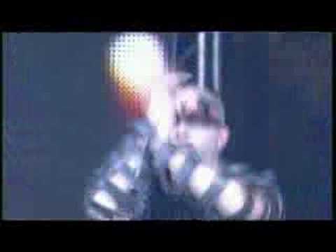 Showtek ft. MC DV8 - Shout Out (qlimax 2007)