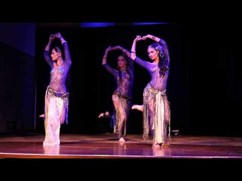 La Luna performs tribal belly dance at the Midnight Carnival 2016!