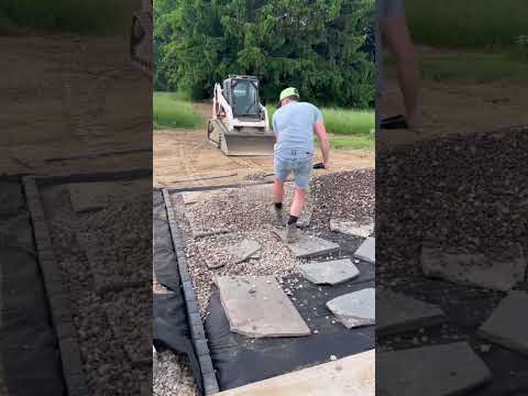 DIY Gravel and Flagstone Patio #patio #flagstone #diy
