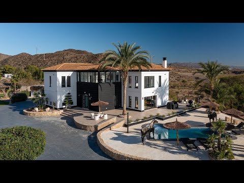 Propriedade espanhola - Villa moderna e luxuosa com piscina e bar em Pilar de Jaravía (Almería)
