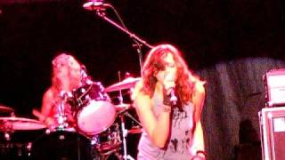 The Donnas -- 5 O&#39;Clock In The Morning