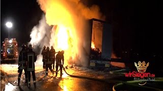 preview picture of video 'Sattelauflieger auf der A45 in Flammen - Großeinsatz für die Feuerwehr (Haiger/Hessen)'