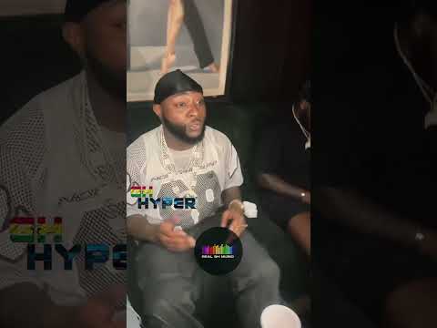 Davido jamming to Whine Your Waist, a collaboration with Shatta Wale in 2014. This song is🔥🇬🇭🇳🇬