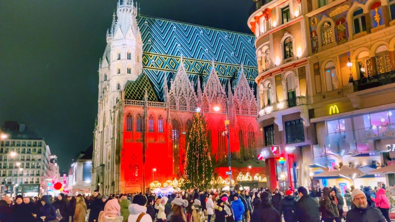 Experience a virtual tour of Stephansplatz Christmas Market.