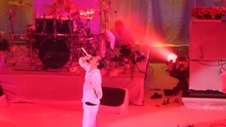FAITH NO MORE - DANNY DEVITO TAKING A PHOTO OF HIS FOOT ONSTAGE AT HAMMERSMITH ODEON