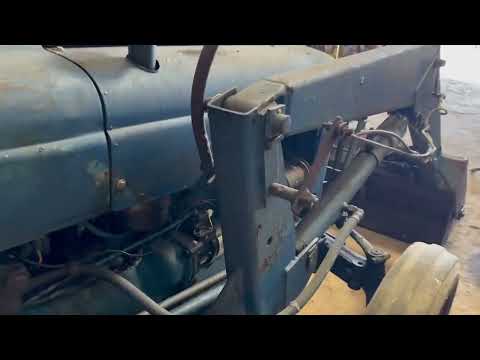 Video: Fordson Dexta med frontlæsser 1