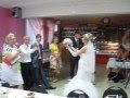 Невеста бросает букет 