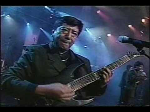 los polifaceticos en vivo..8 palabras