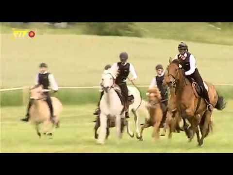 Mysteriöse Tradition  - In Wurmlingen haben sich wieder die Pfingsreiter auf ihre Pferde geschwungen