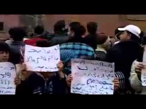 طفل يقود مظاهرة حاشدة في بلدة عقرب في جمعة "الزحف إلى ساحات الحرية"