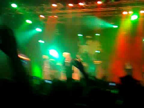 Club Dogo Feat. Karkadan - Ragazzi fuori@Live club 02 10 2009