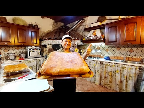 Scacciata siciliana, o pizza ripiena con bietole o coste detto anche( agìa in dialetto siciliano)
