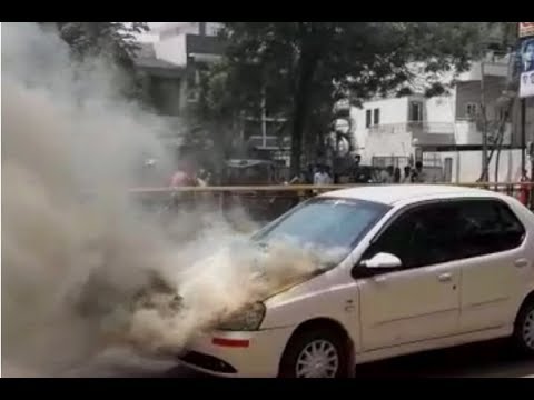उभी कार अचानक आपोआप पेटली 
