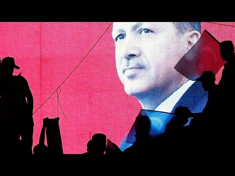 تركيا تواصل الإعتقالات وغولن يتهم إردوغان بافتعال الانقلاب