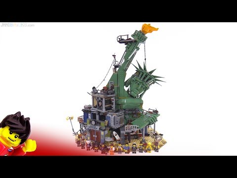 QUICK look: LEGO Movie 2 Welcome to Apocalypseburg 70840