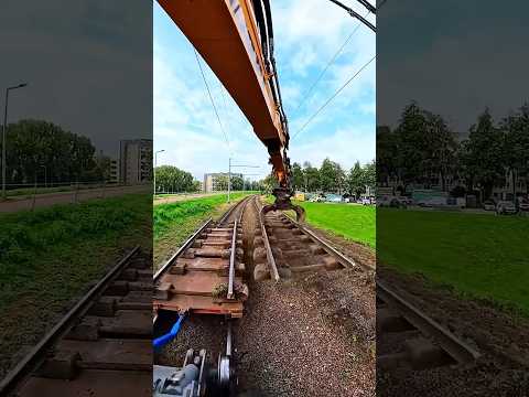 Bạn đã bao giờ thấy máy xúc nhổ đường ray chưa? #construction #wow #shorts