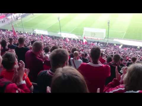 Feiern mit der Mannschaft (Halfars Sohn):1.FC Kaiserslautern - 1.FC Nürnberg 1:0 [21.05.2017]