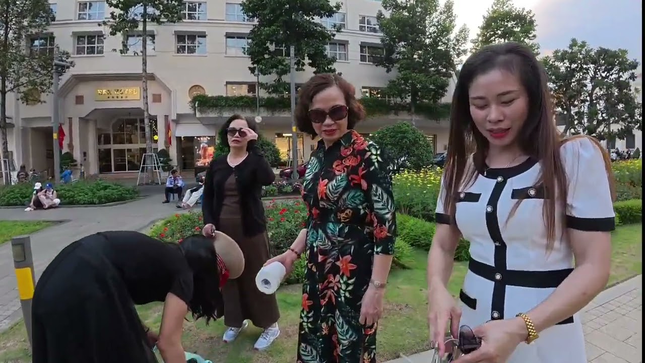 Dẫn Các Chị Đi Dạo Phố #cuocsong #saigon #cuocsongsaigon