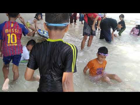SENANGNYA KAKA JIBRIL BERENANG DI PANTAI PASIR PUTIH