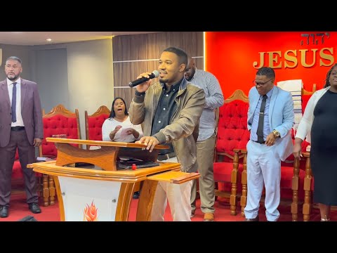 Michel Robert " Deus vai te Guiar + Medley - Corinho de Fogo " Mini Vigília de Volta as Raízes 🔥