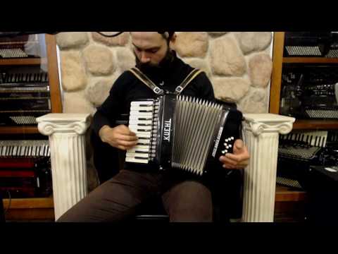 4111 - Black Kuehl Free Bass Piano Accordion M 22 8 $299