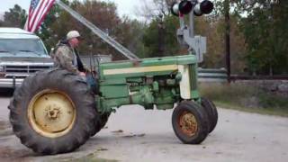 preview picture of video 'Dizzy Dean Tractor show'