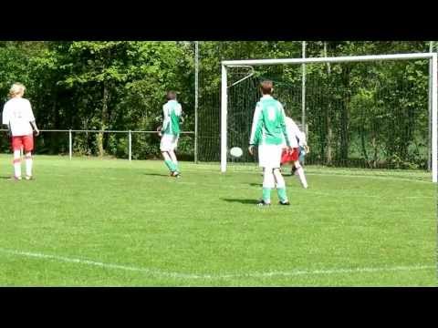 SVN'69 goaly of B1 (Under 16) makes great save