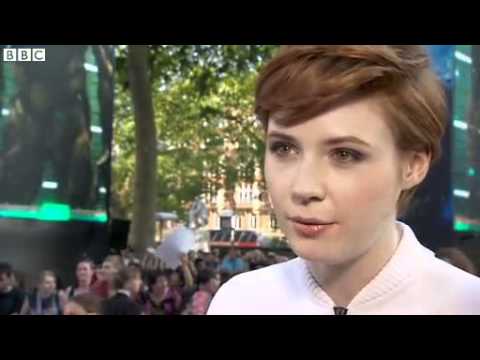 download lagu mp3 mp4 Karen Gillan Star Wars, download lagu Karen Gillan Star Wars gratis, unduh video klip Karen Gillan Star Wars