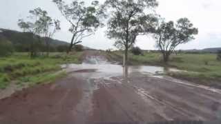 Conduciendo por Larapinta DR. Territorio Norte (Australia). 23/12/2014.