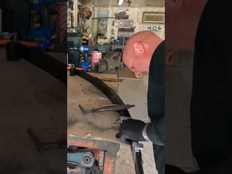 Installing leaf spring clamps 99JeepXJ #jeep #jeepxj