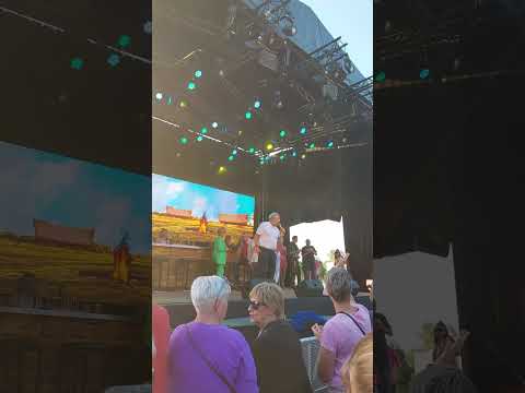 Frans Theunisz op zn eigen feest, Veer Viere Fees, feest 7 x 11 van Beppie Kraft en Frans Theunis