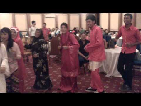 Tarian Manuk-manuk (chicken dance) version Sabah