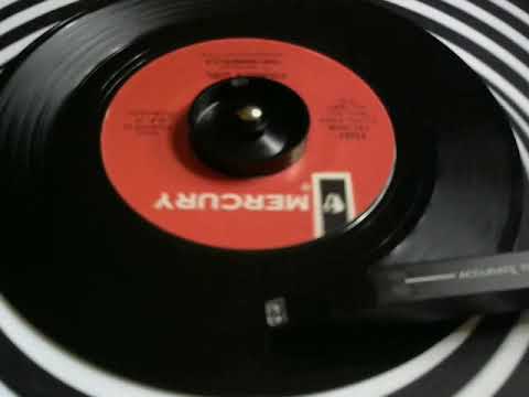 45 rpm: The Hondells -  Younger Girl - 1966
