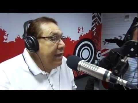 El gordo Cassaretto contando chistes en Caidos del Catre