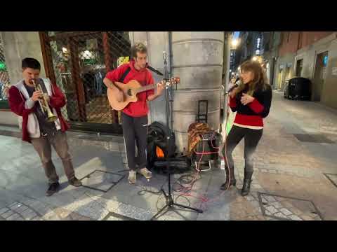 Kuerdak Kalean Daude Fantastic Bilbao street music. Incredible voice! 4/9
