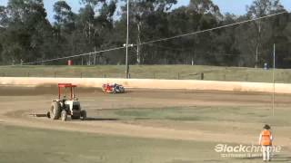 preview picture of video 'Mark Plaisted & Sam Gilbert race at Kurri Speedway Sept 16, 2012'