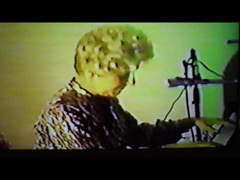 Frieda Live! "Akhtsik er un zibetsik zi"