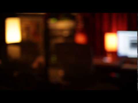 Gone Girl OST behind the scenes-Trent making a beat.