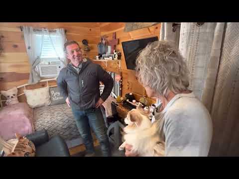 8x18 Tiny house tour, how does she get so much in this house!!! Amazing!!!
